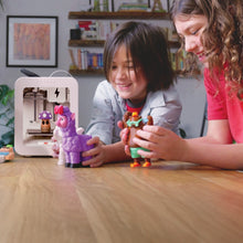 Afbeelding laden in Galerijweergave, Kids playing with toys printed on Toybox